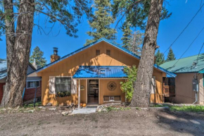 Rustic Cloudcroft Cabin with Hot Tub and Fireplace!